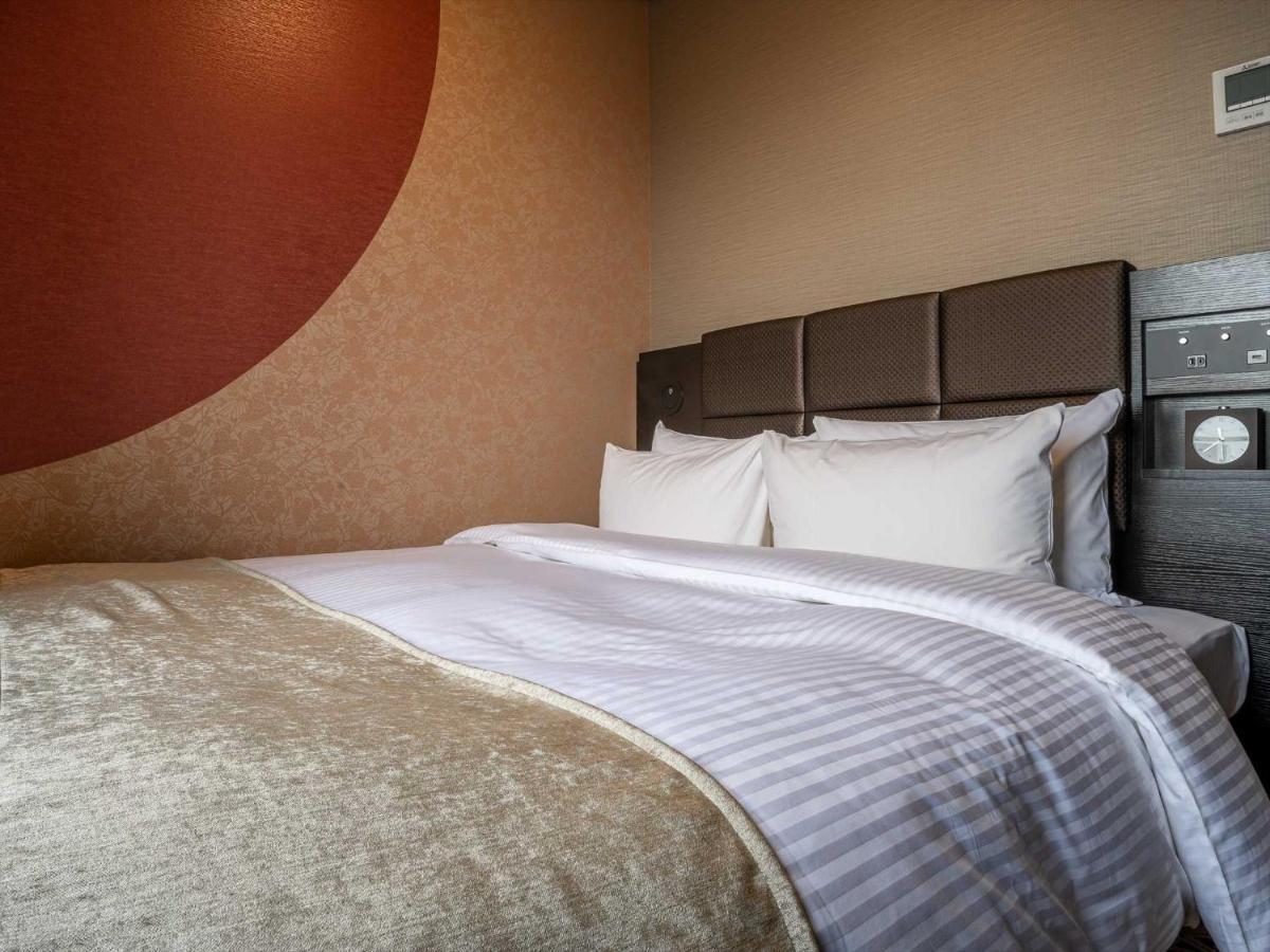 Hotel Wbf Shin-Osaka Skytower Bagian luar foto